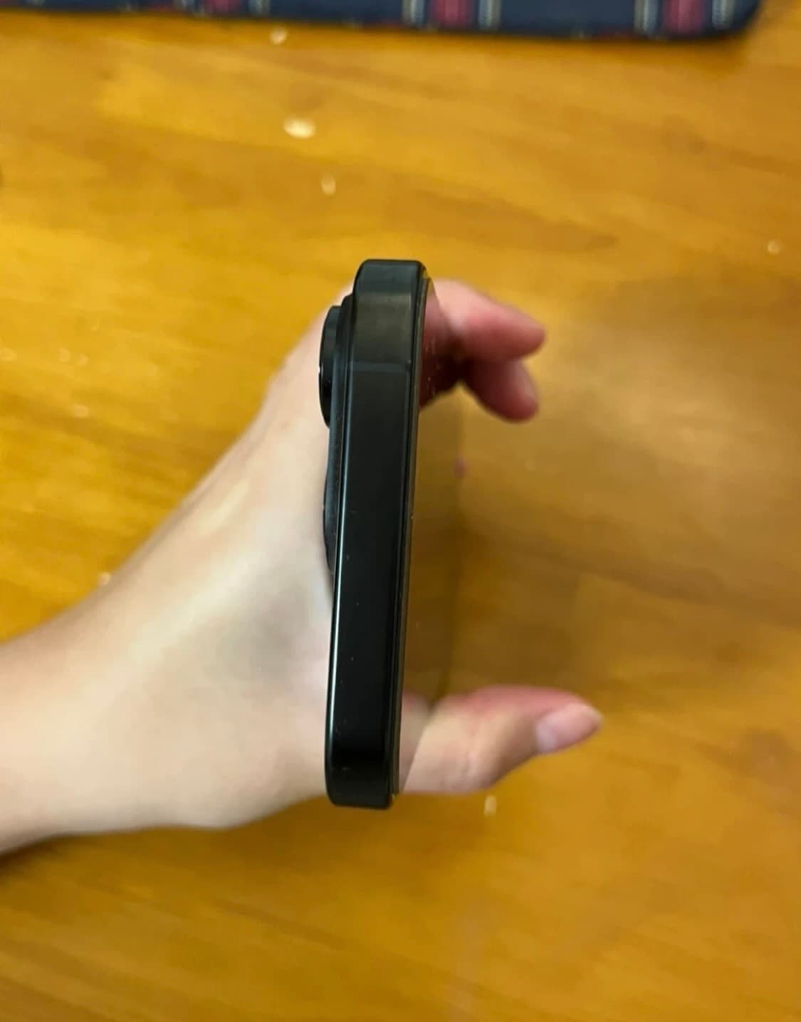 아이폰 16pro 블랙 티타늄 256GB 상품이미지3