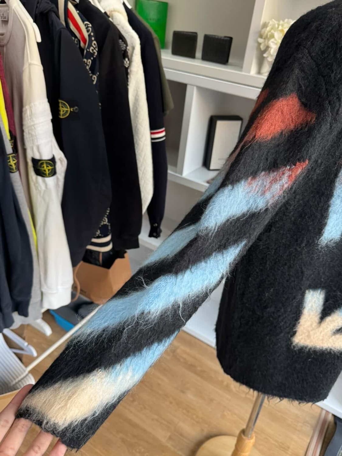 오프화이트 모헤어 니트 상품이미지3