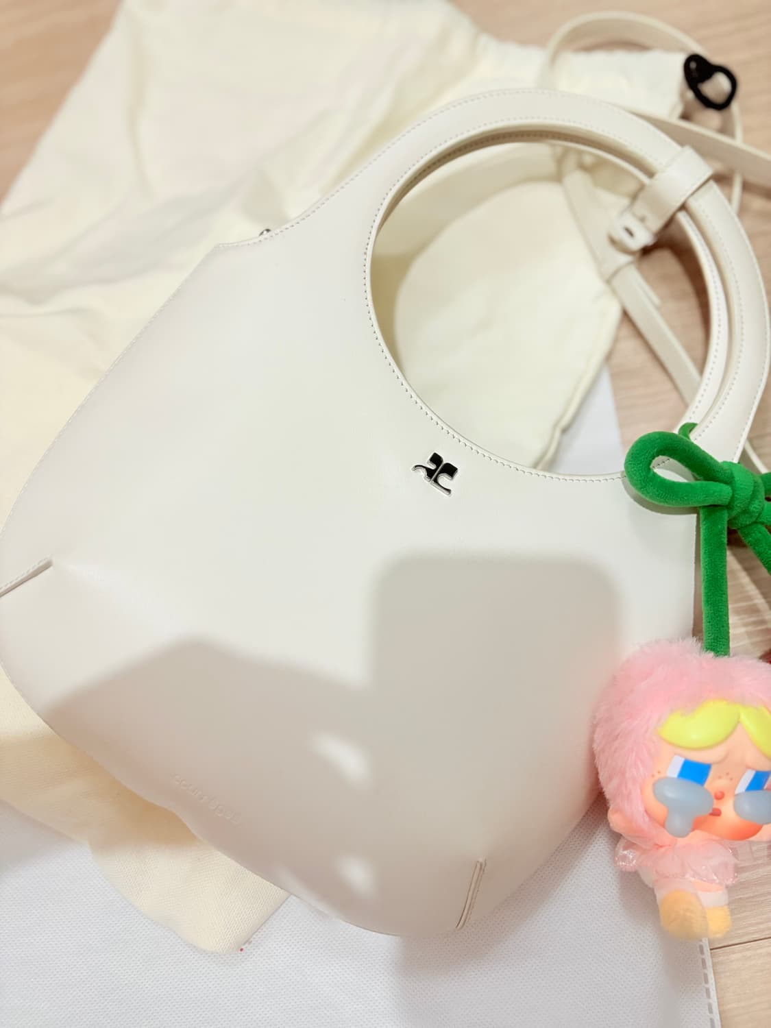 쿠레쥬 홀리로고 화이트 토트백 상품이미지1