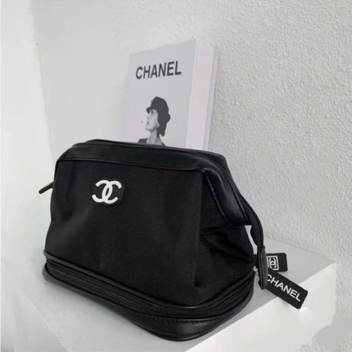 샤넬뷰티 화이트 로고 빅 파우치 클러치 블랙  상품이미지9