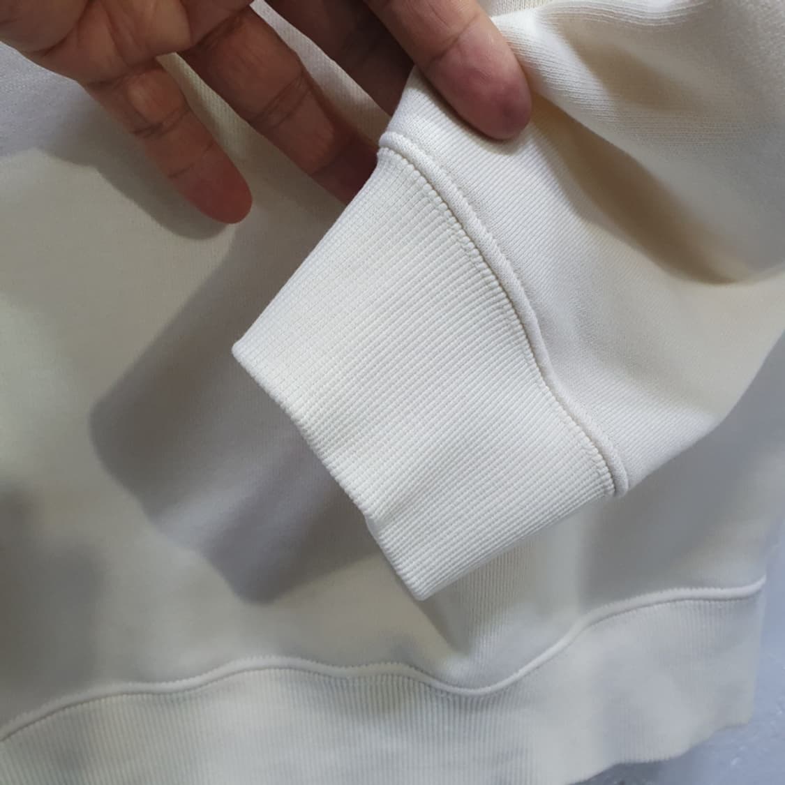 필루미네이트 크림색 맨투맨(100) 상품이미지3