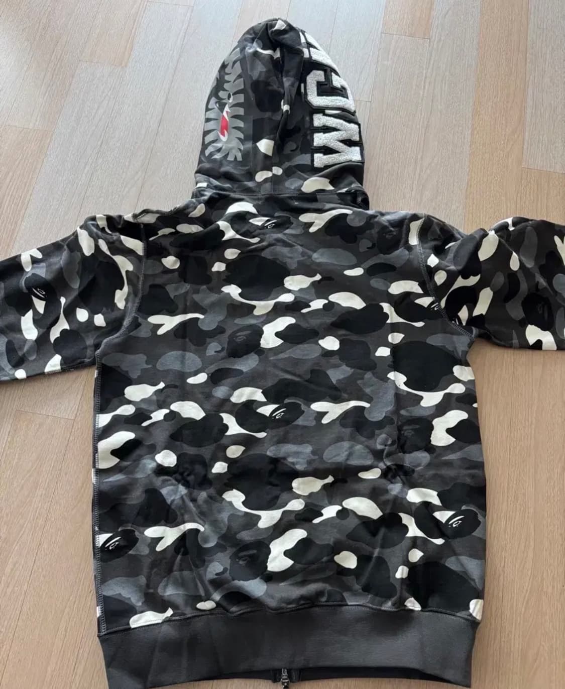정품 새재품) BAPE 베이프 샤크 후드 블랙 카모 L 상품이미지2