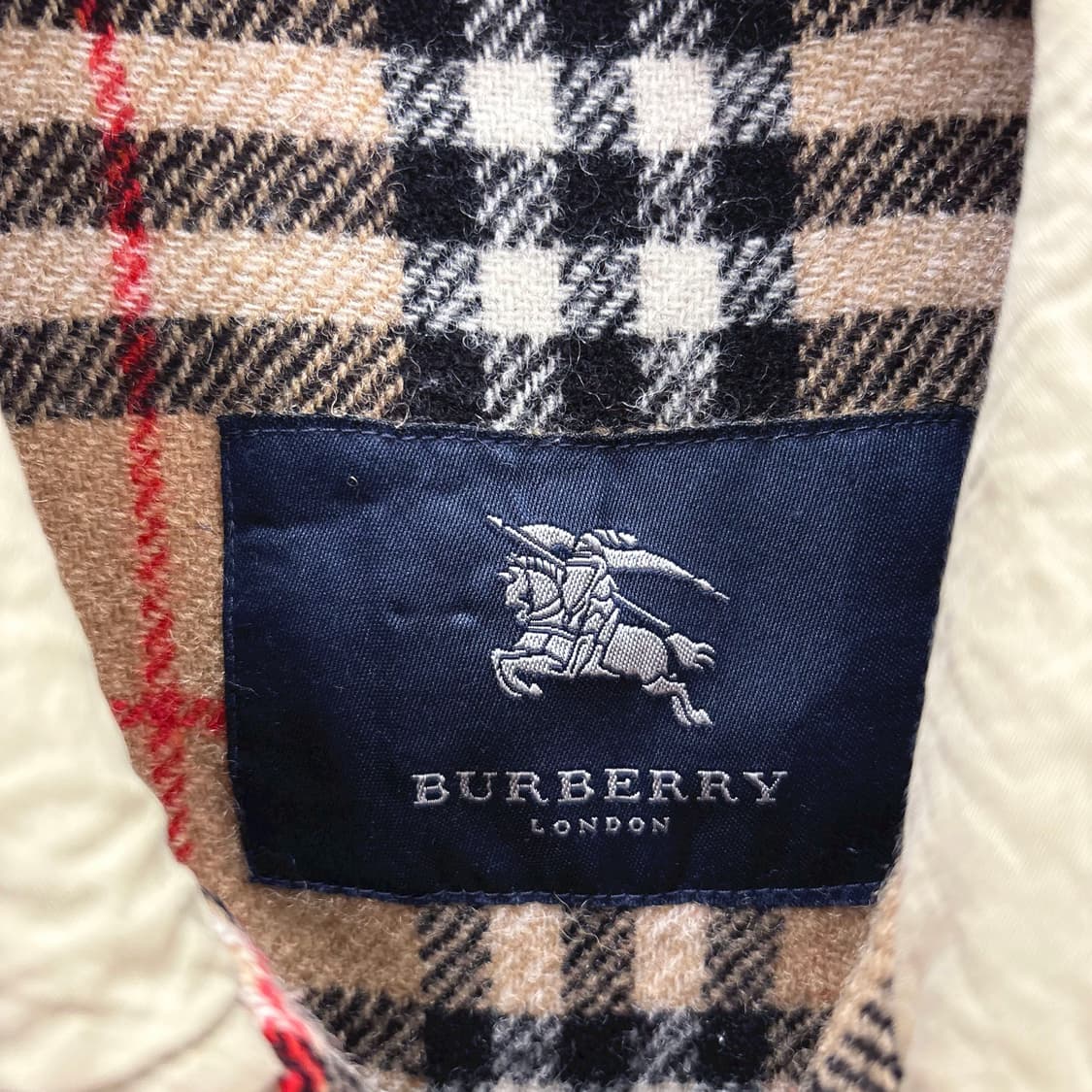 버버리 런던 하프 코트 히든 집업 노바 체크 배색 안감 디테일 베이지 상품이미지6