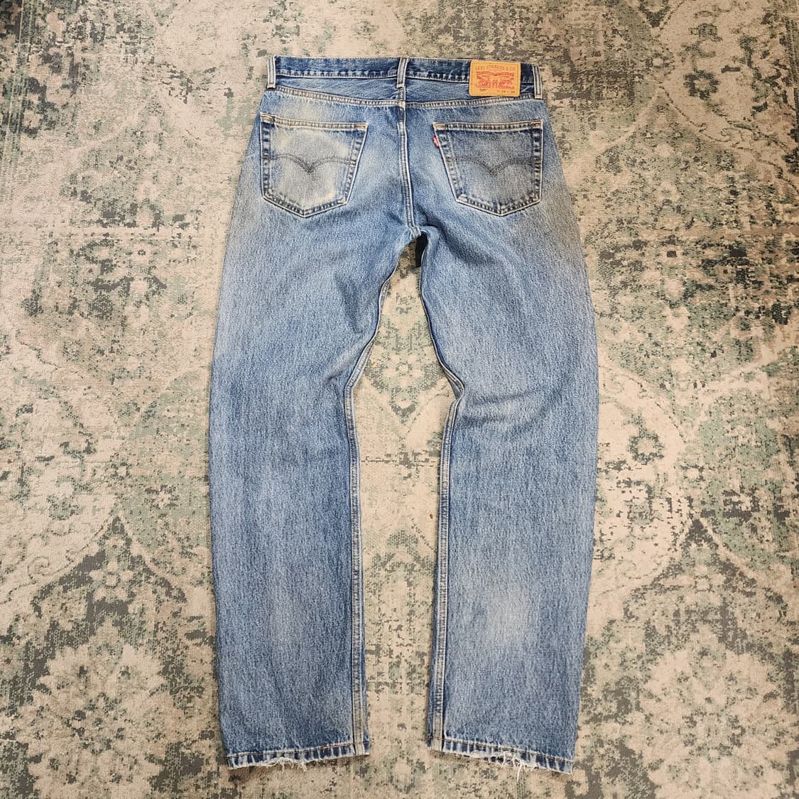 워싱이 매력지인 리바이스 505데님팬츠 상품이미지4