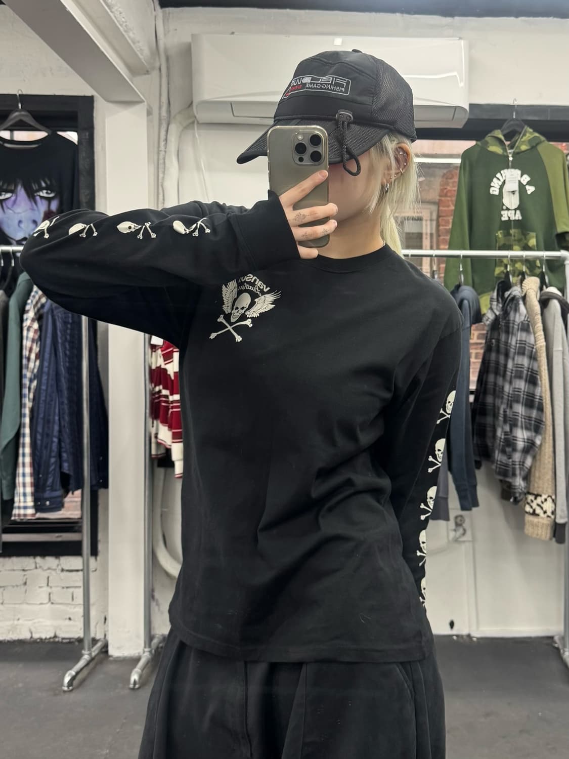 밴슨 레더 사이드 스컬 롱슬리브 상품이미지3