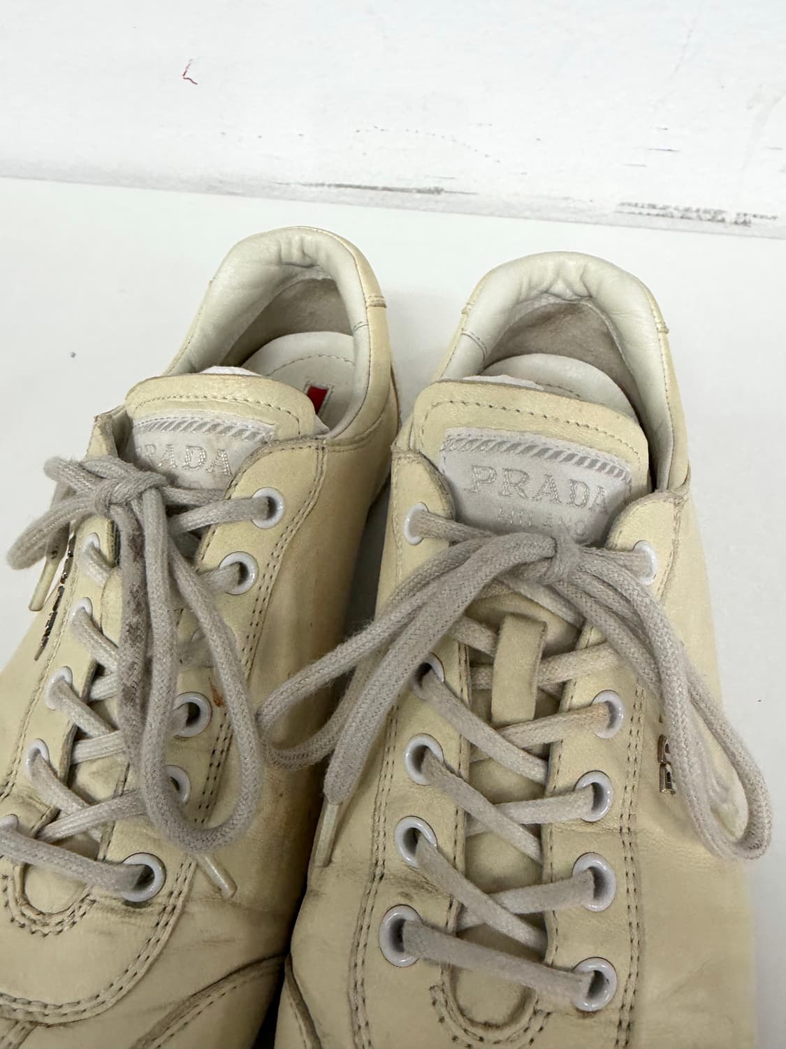 정품) 프라다 여성 아이보리 스니커즈 36 상품이미지4