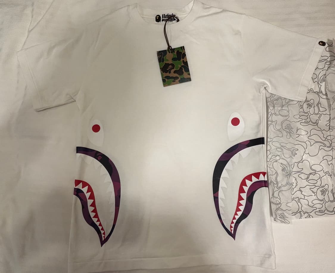 베이프 플로럴 카모 사이드 샤크 T 상품이미지1