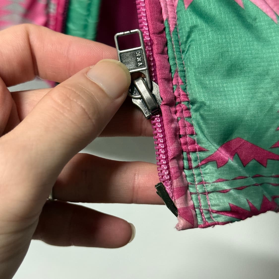 나이키 ACG 핑크 풀 패턴 구스 다운 숏 패딩 점퍼 상품이미지6