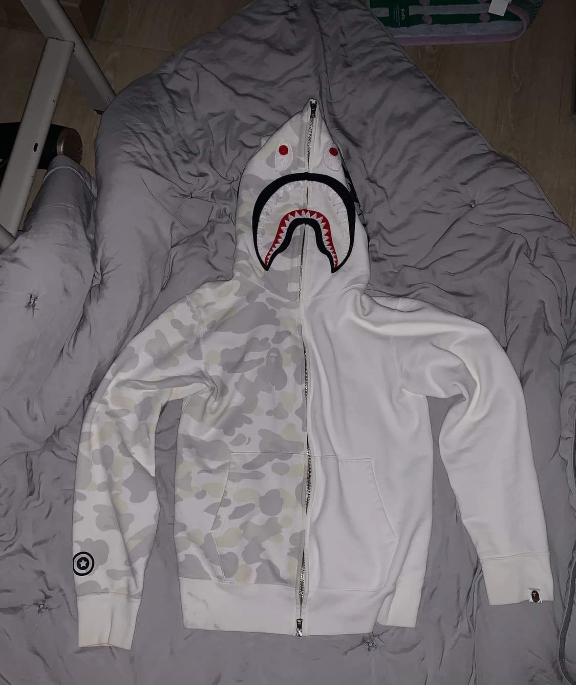 베이프 샤크후드 백계 야광 상품이미지1