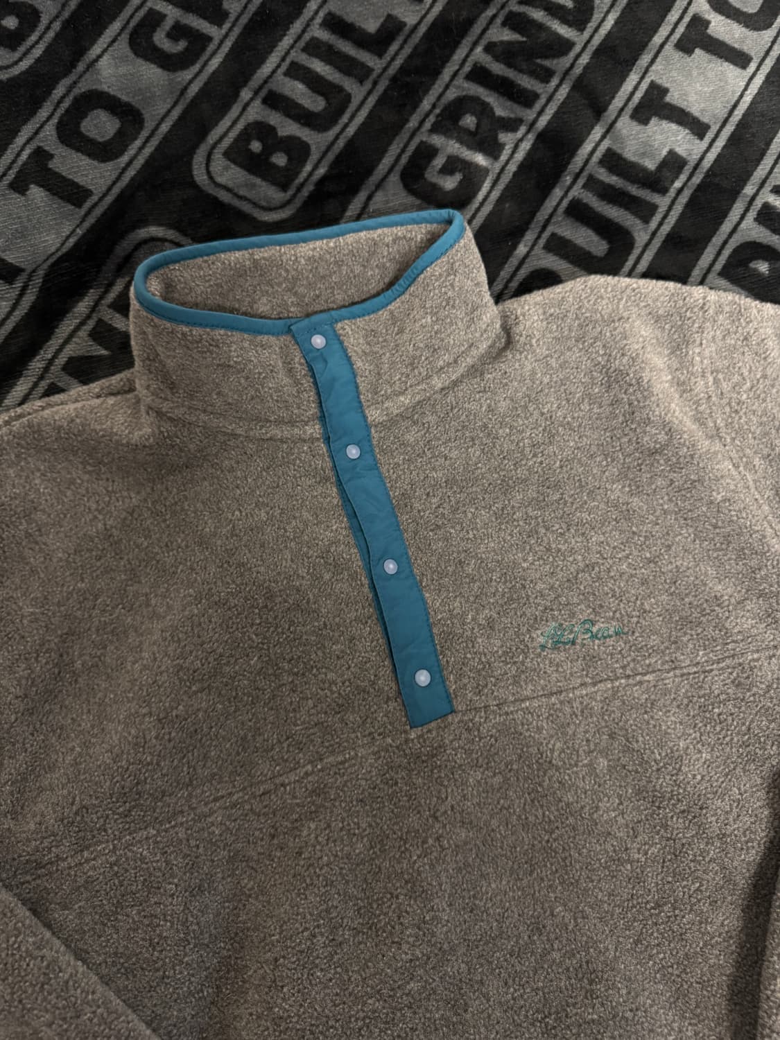 엘엘빈 스냅 티 플리스 풀 오버 그레이 앤 틸 상품이미지3