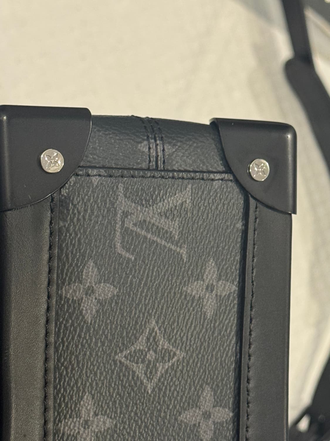 루이비통 소프트 트렁크 모노그램 이클립스 상품이미지6