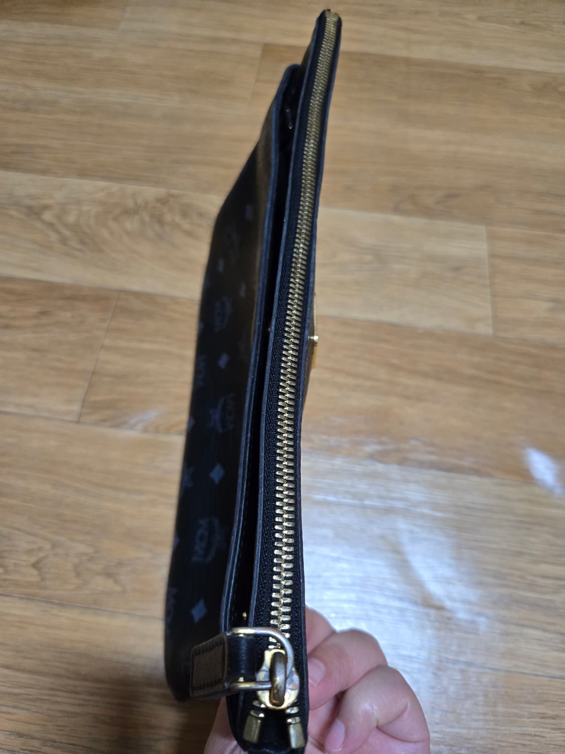 MCM 정품 블랙 비세토스 클러치백 상품이미지4