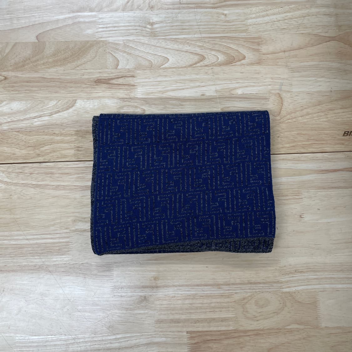 펜디 머플러 네이비 상품이미지1