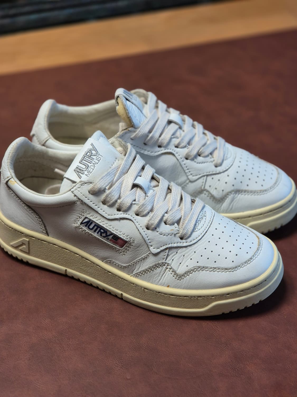 실착용2회 235-240(37) 오트리 메달리스트 로우 스니커  상품이미지9