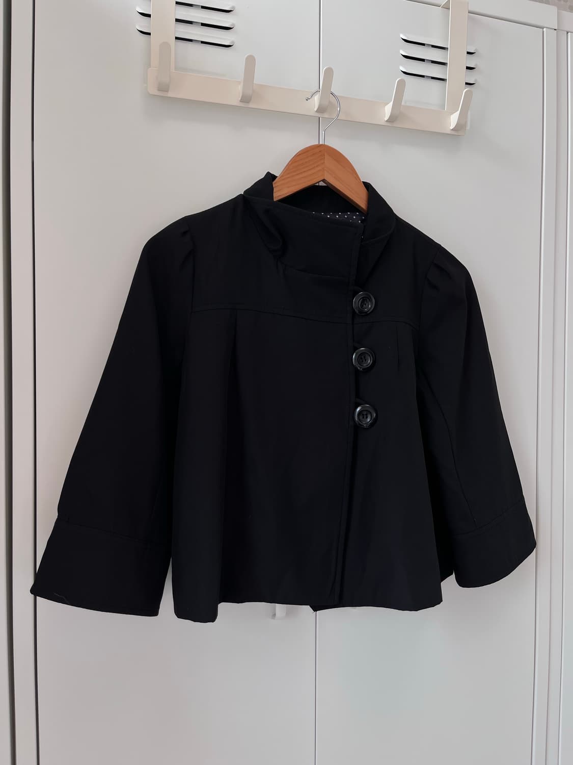 Chouchou 하이넥 블랙 모리걸 숏 트렌치코트 상품이미지3