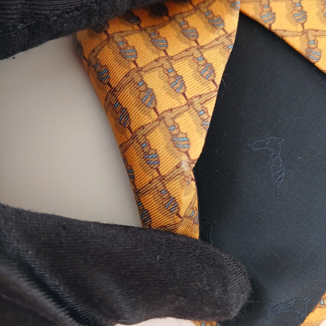 트루사르디 실크 그레이하운드 패턴 넥타이 9.3cm B등급 A18822
 상품이미지7