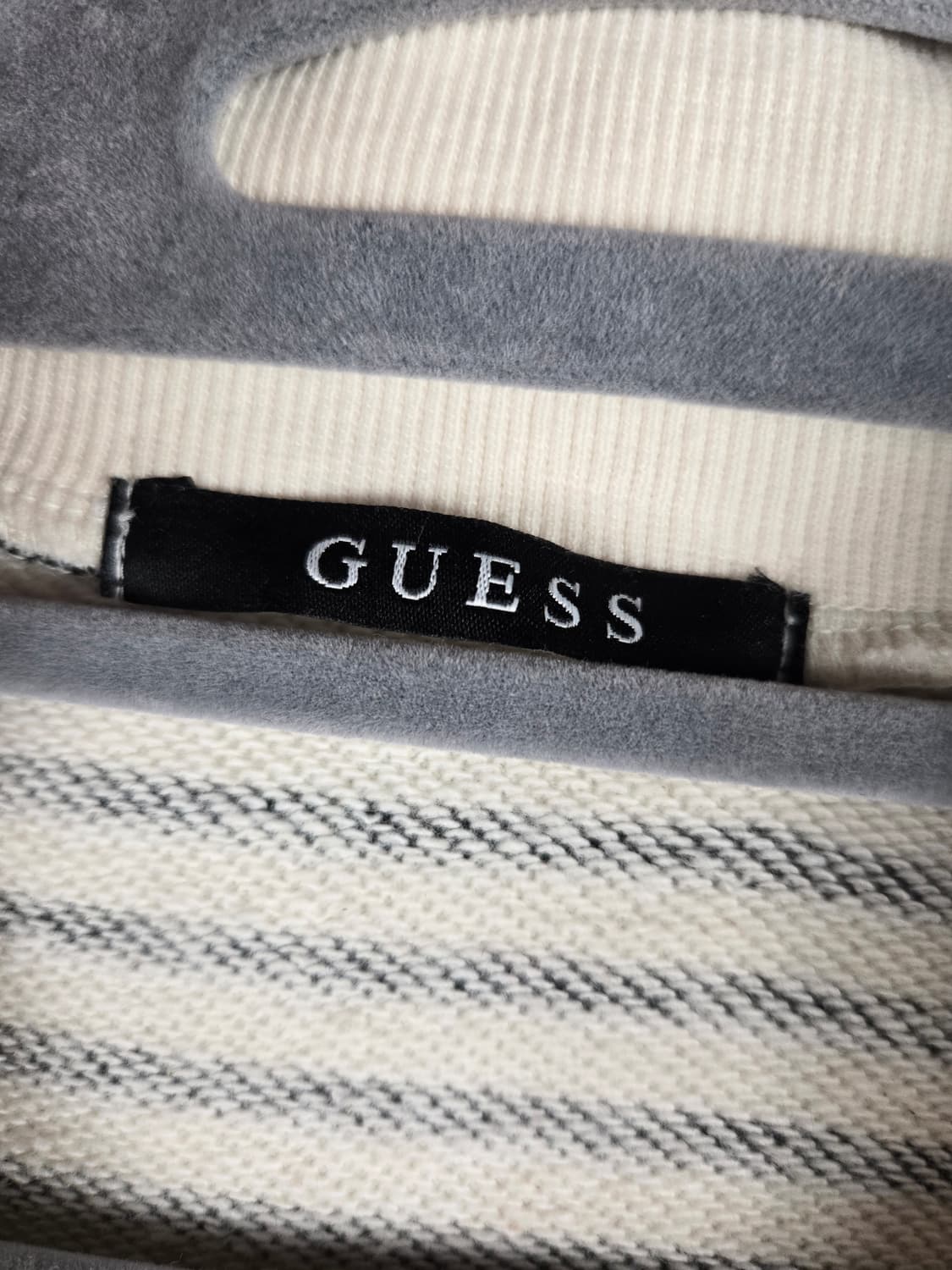 [무료배송]게스 F 여성 스트라이프 반집업 숏 스웨트 맨투맨 티셔츠 상품이미지7