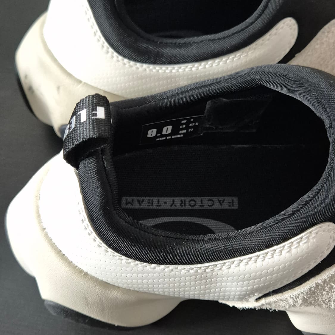 오클리 팩토리 팀 X 브레인데드 플래시 밀크 블랙 270사이즈 상품이미지3