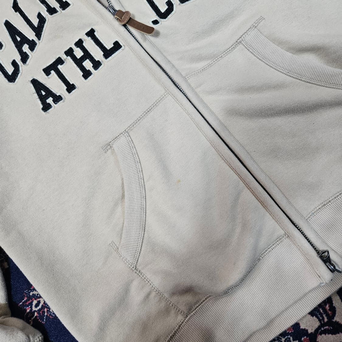 후아유 21fw 빈티지 레터링 투웨이 지퍼 후드집업 상품이미지7