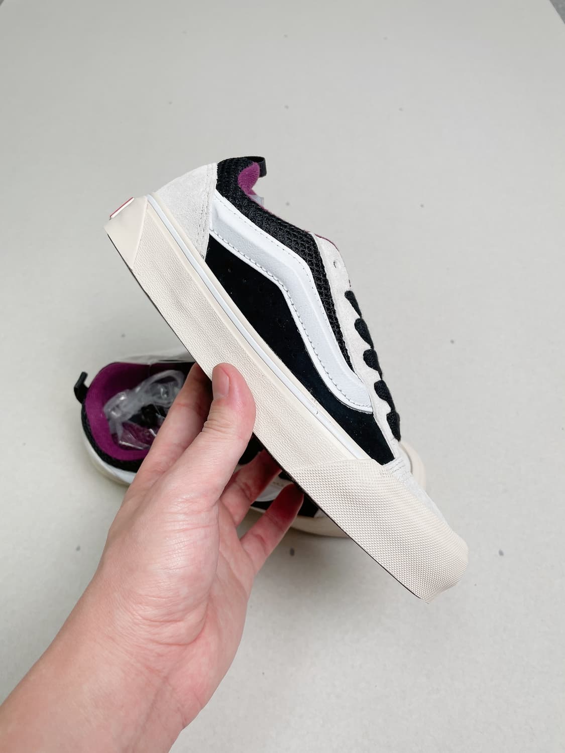 (정품/새상품) 반스 공용 볼트 뉴스쿨 데빌스 화이트 스니커즈 상품이미지3