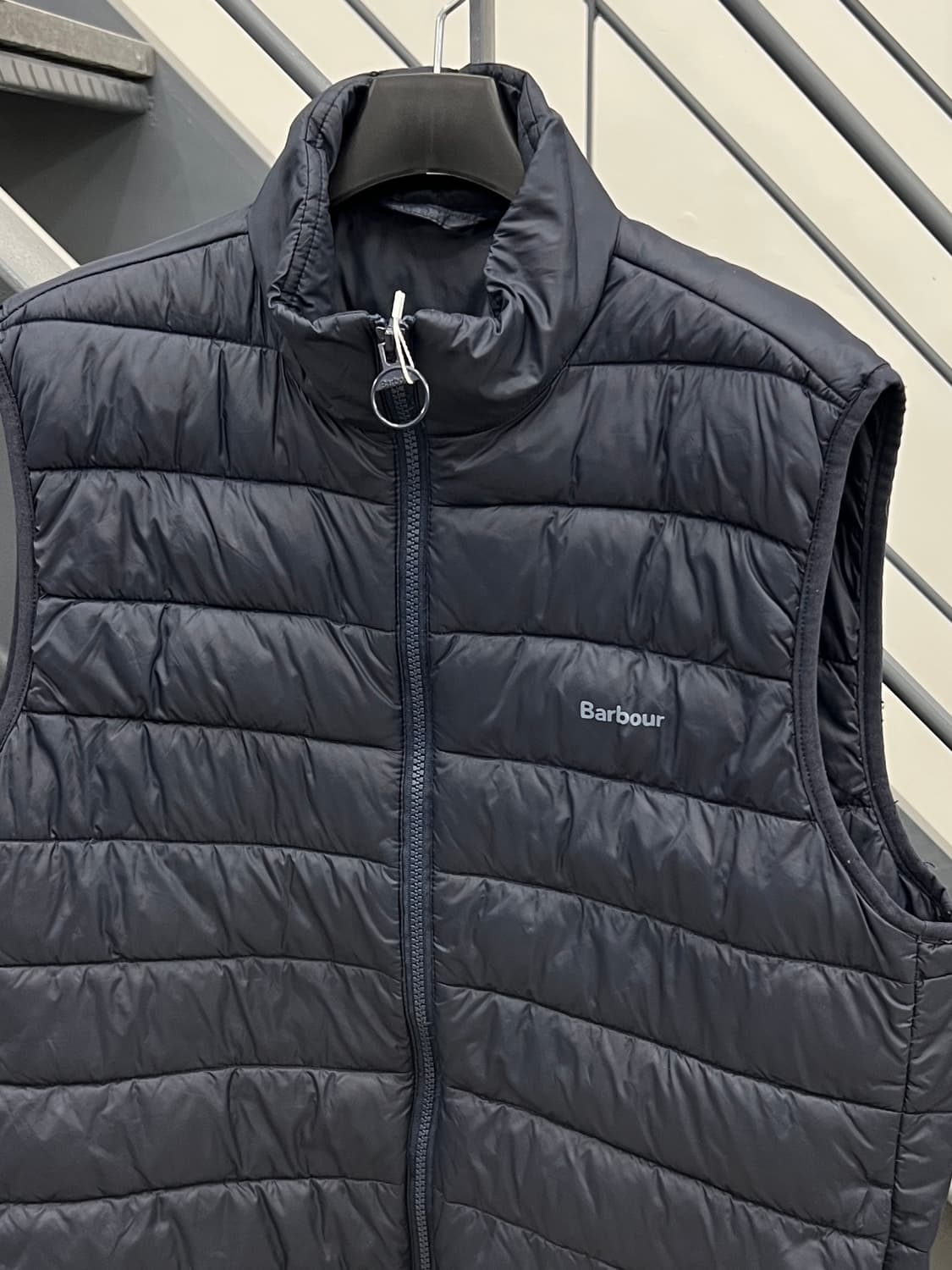 바버 브렛비 네이비 패딩 베스트 상품이미지2