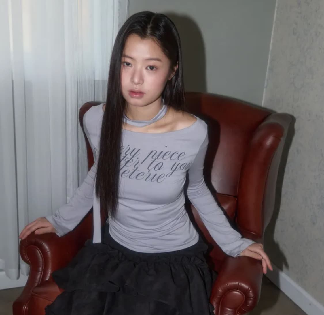 레터리 레터링 오프숄더 타이 롱 슬리브 그레이 상품이미지3