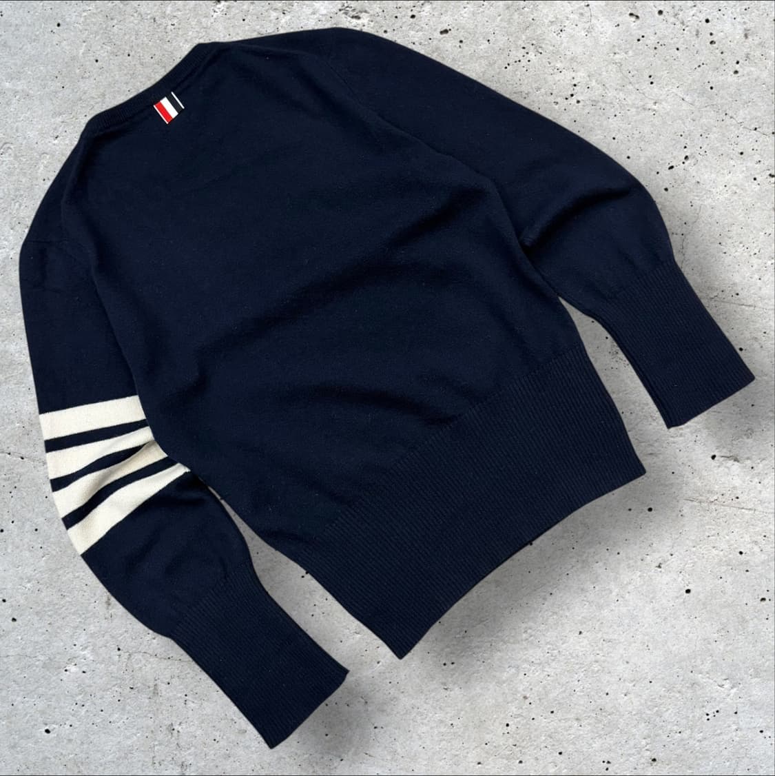 [46] 톰브라운 우먼 캐시미어 네이비 니트 4선 완장 B700 상품이미지2