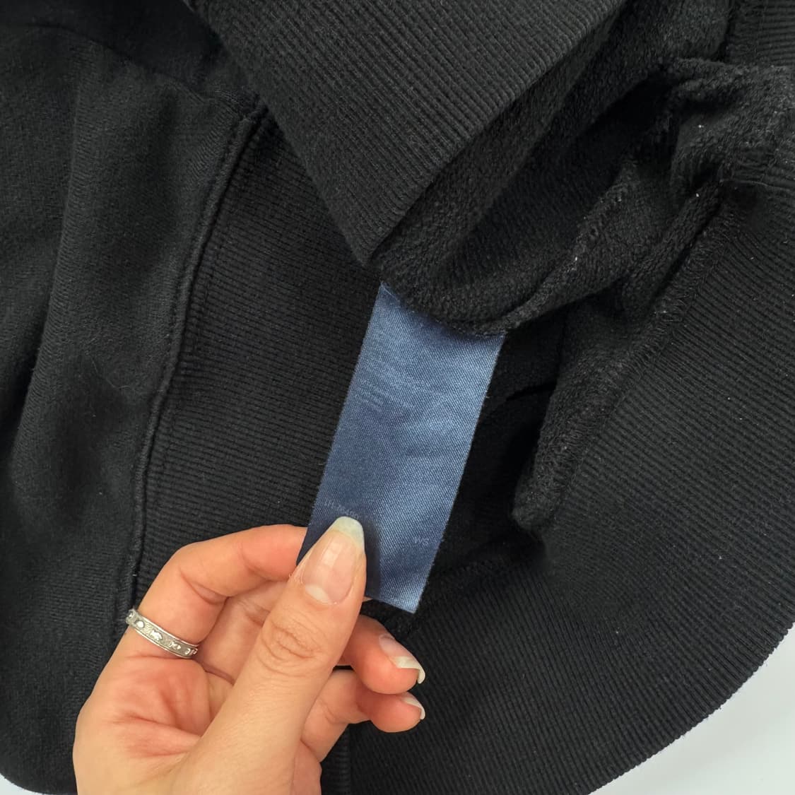 Tommy Hilfiger 타미힐피거 스몰로고 블랙 맨투맨 상품이미지6