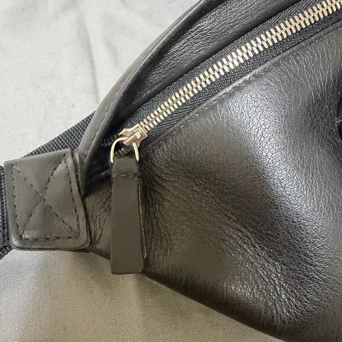 발렌시아가 에브리데이 카프스킨 벨트백 풀박 상품이미지8