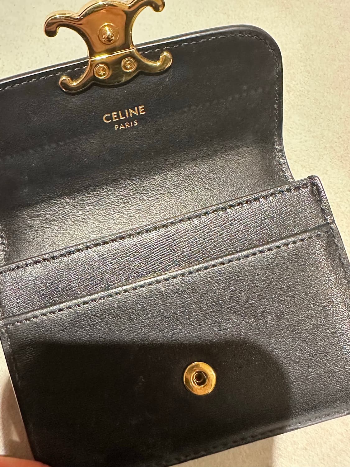 셀린느 플랩 트리옹프 카드 지갑 샤이니 카프스킨 상품이미지5