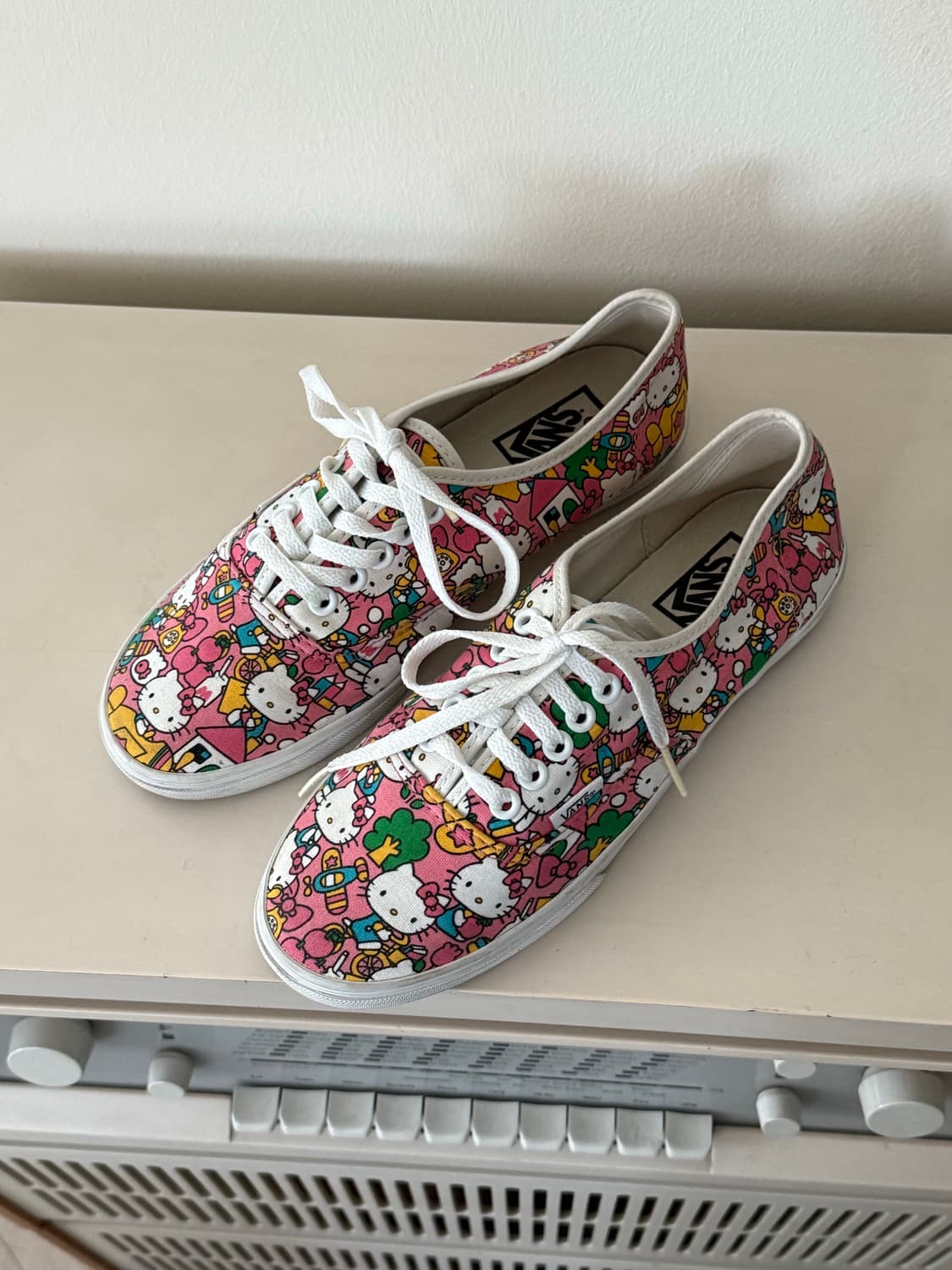 Vans x kitty (240 size) 상품이미지2