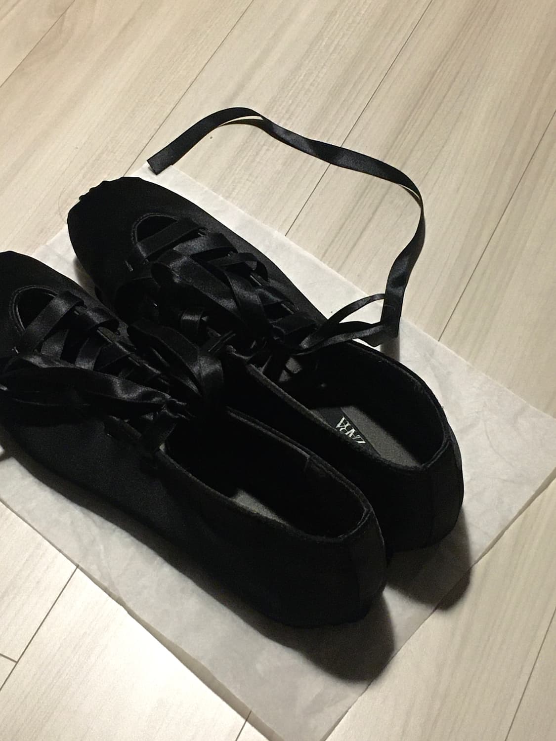 자라 레이스업 새틴 발레 플랫슈즈(235/36) 상품이미지2