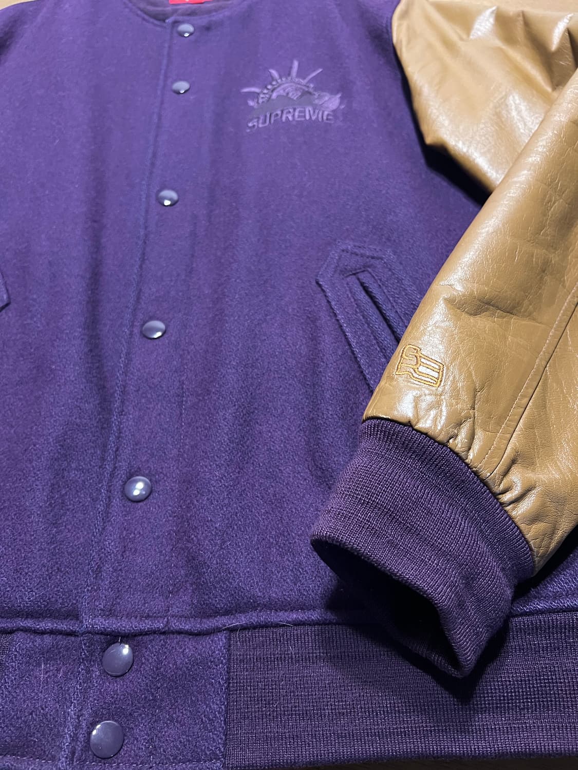 슈프림 자유의여신상 레더 바시티 자켓 상품이미지3