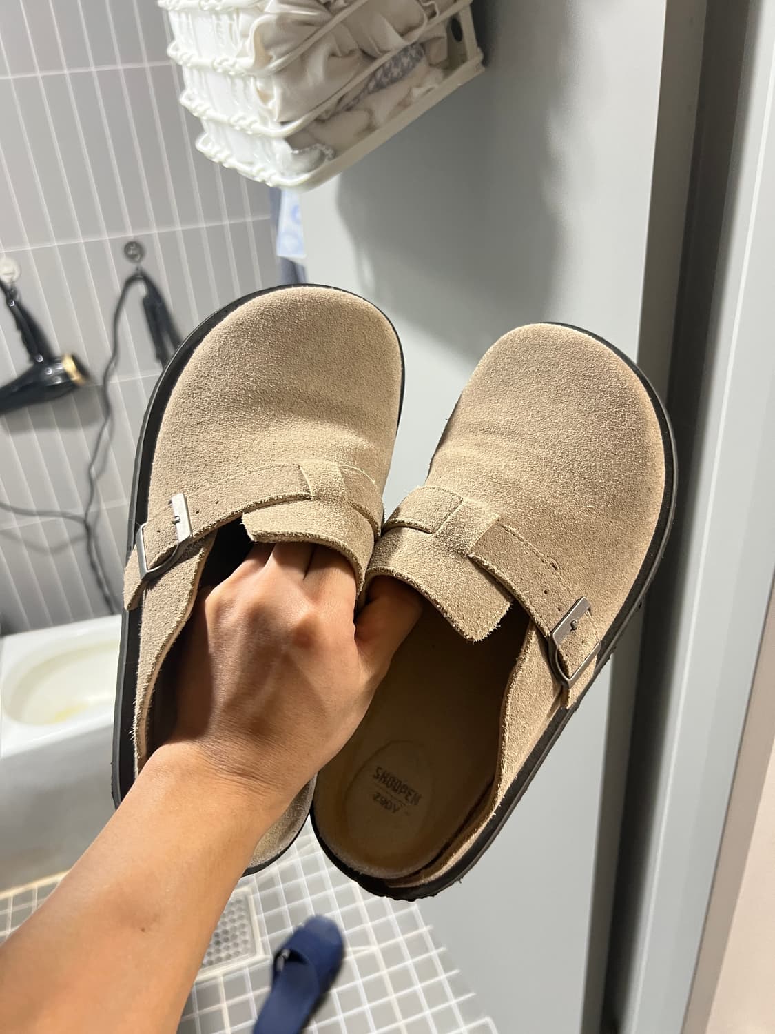 슈펜 Z9DY X SHOOPEN 오버솔 카우 스웨이드 버클 클러그 판매 상품이미지2