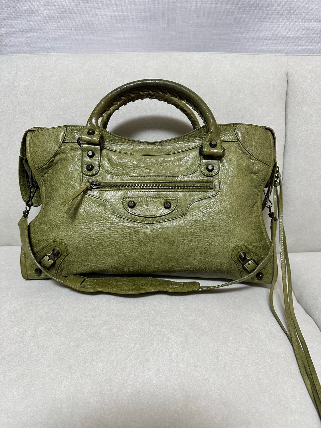 [A 정품] 발렌시아가 시티 모터백 미디움 올리브그린 상품이미지1