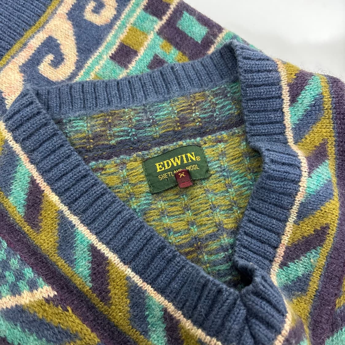 M 에드윈 EDWIN 브이넥 에스닉 자카드 니트 상품이미지4