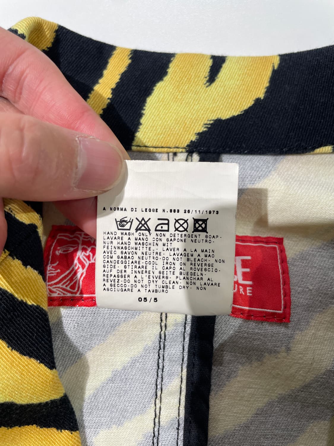 베르사체 진스 꾸뛰르 옐로우 타이거 크롭 슬림 자켓 상품이미지8