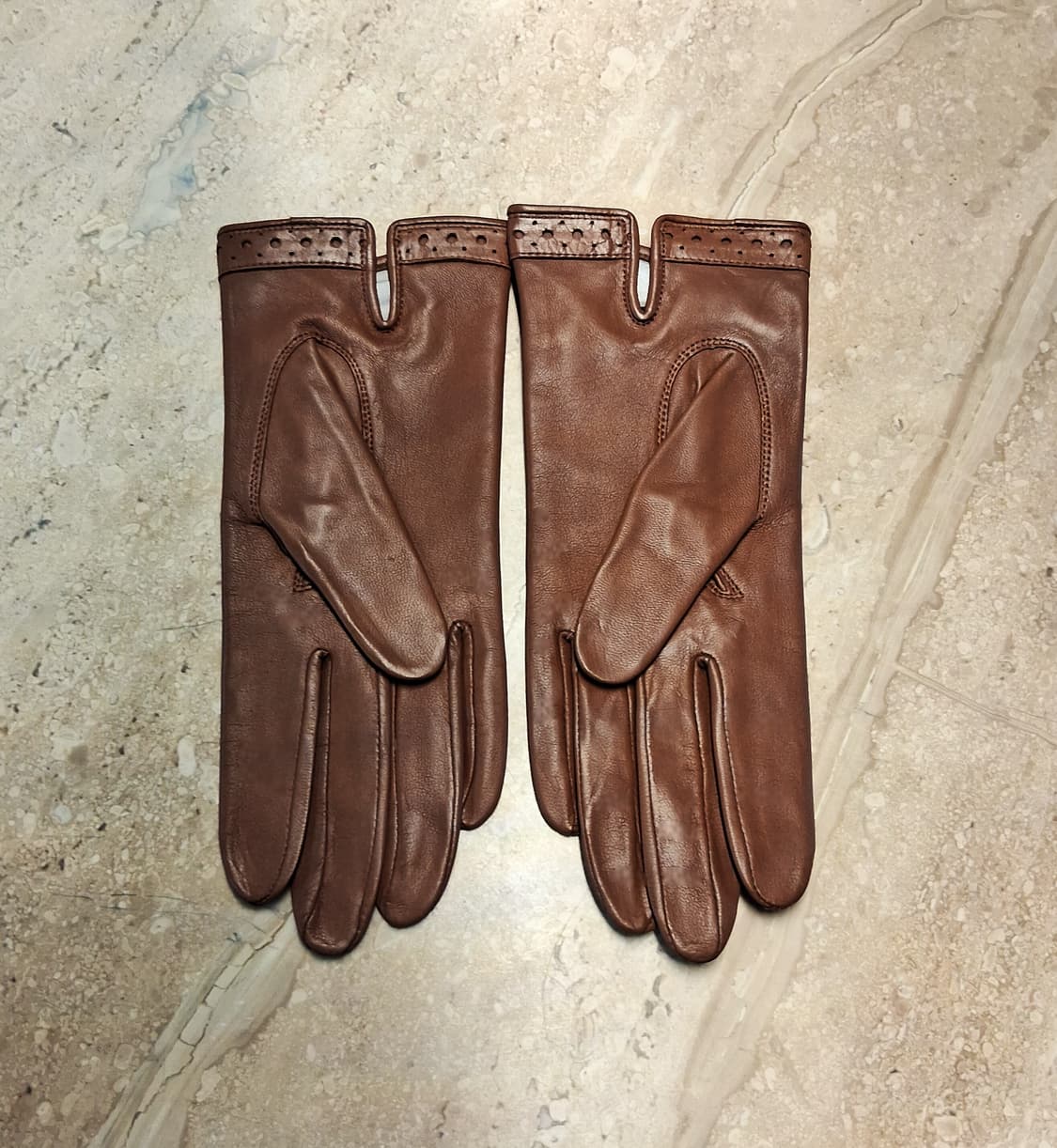 비비안 웨스트우드 빅orb 로고 양가죽 장갑 브라운(새상품) 상품이미지4