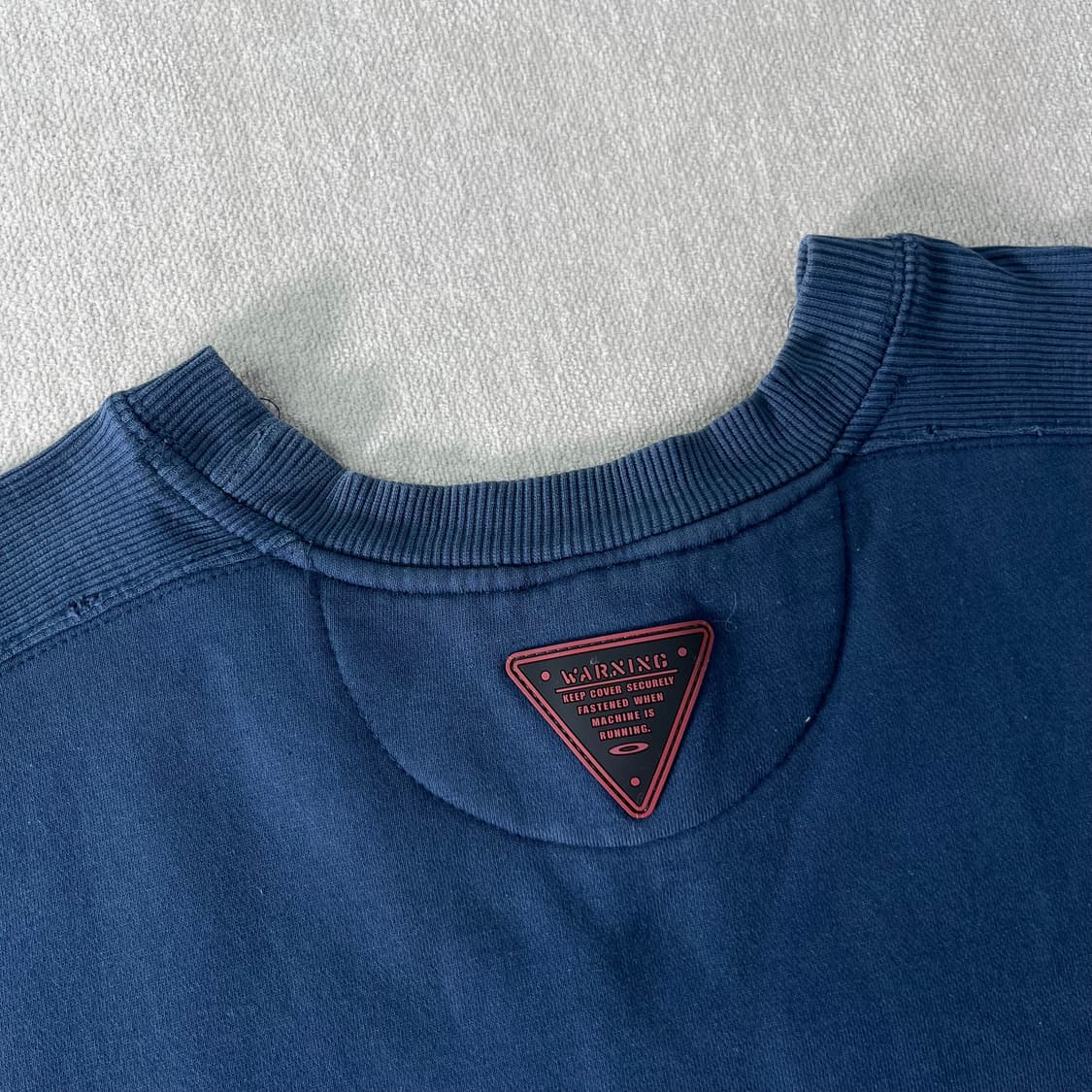 105 오클리 00s 아카이브 입체 프린팅 스웻셔츠 상품이미지7