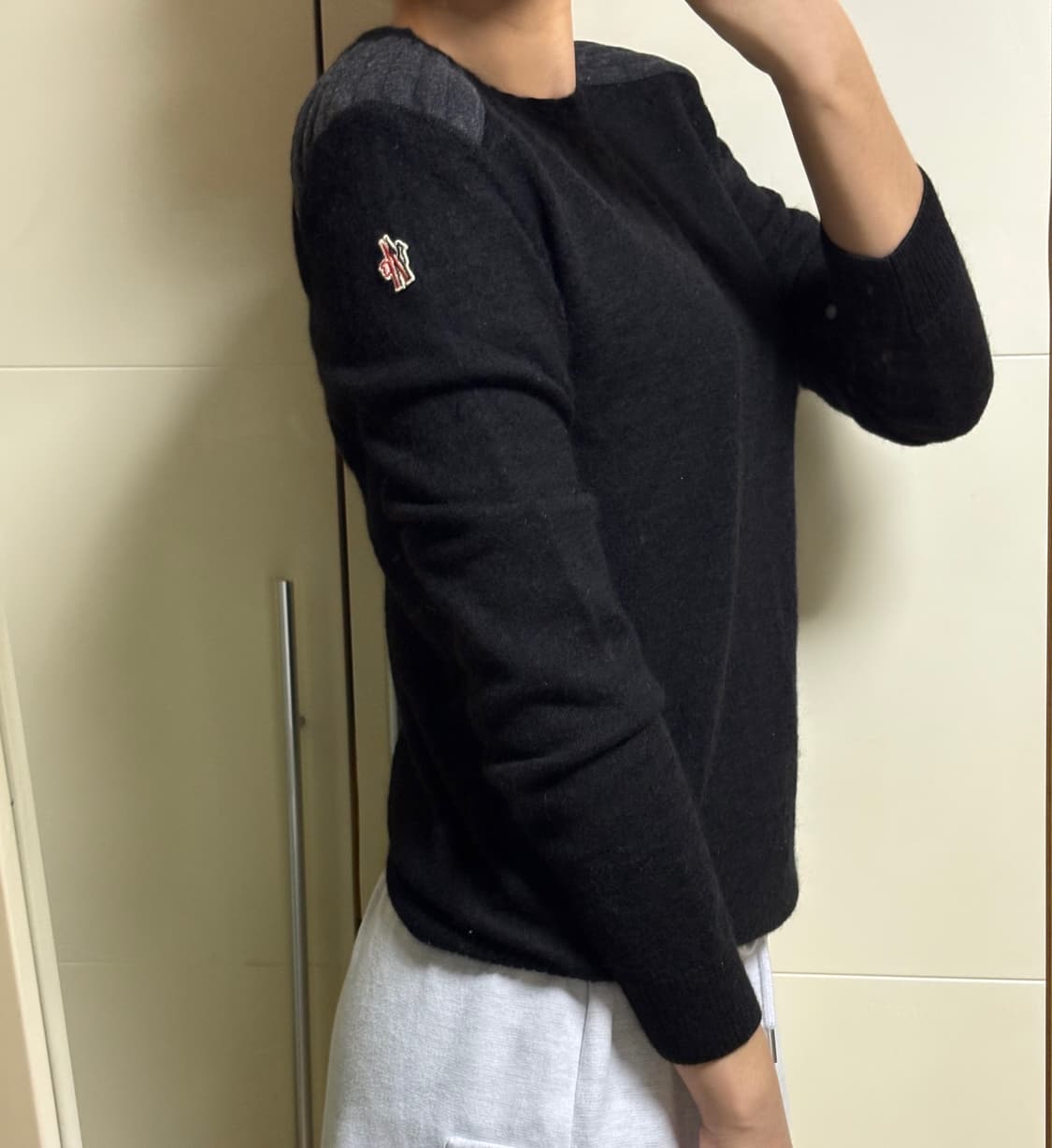 몽클레어 암패치 라운드 니트 티셔츠 상품이미지2