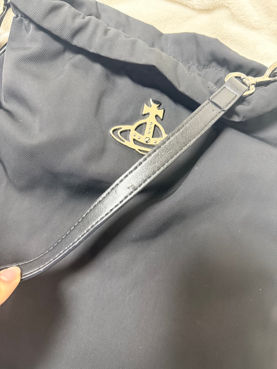 비비안웨스트우드 리나일론 버킷백 드로스트링 블랙  상품이미지2