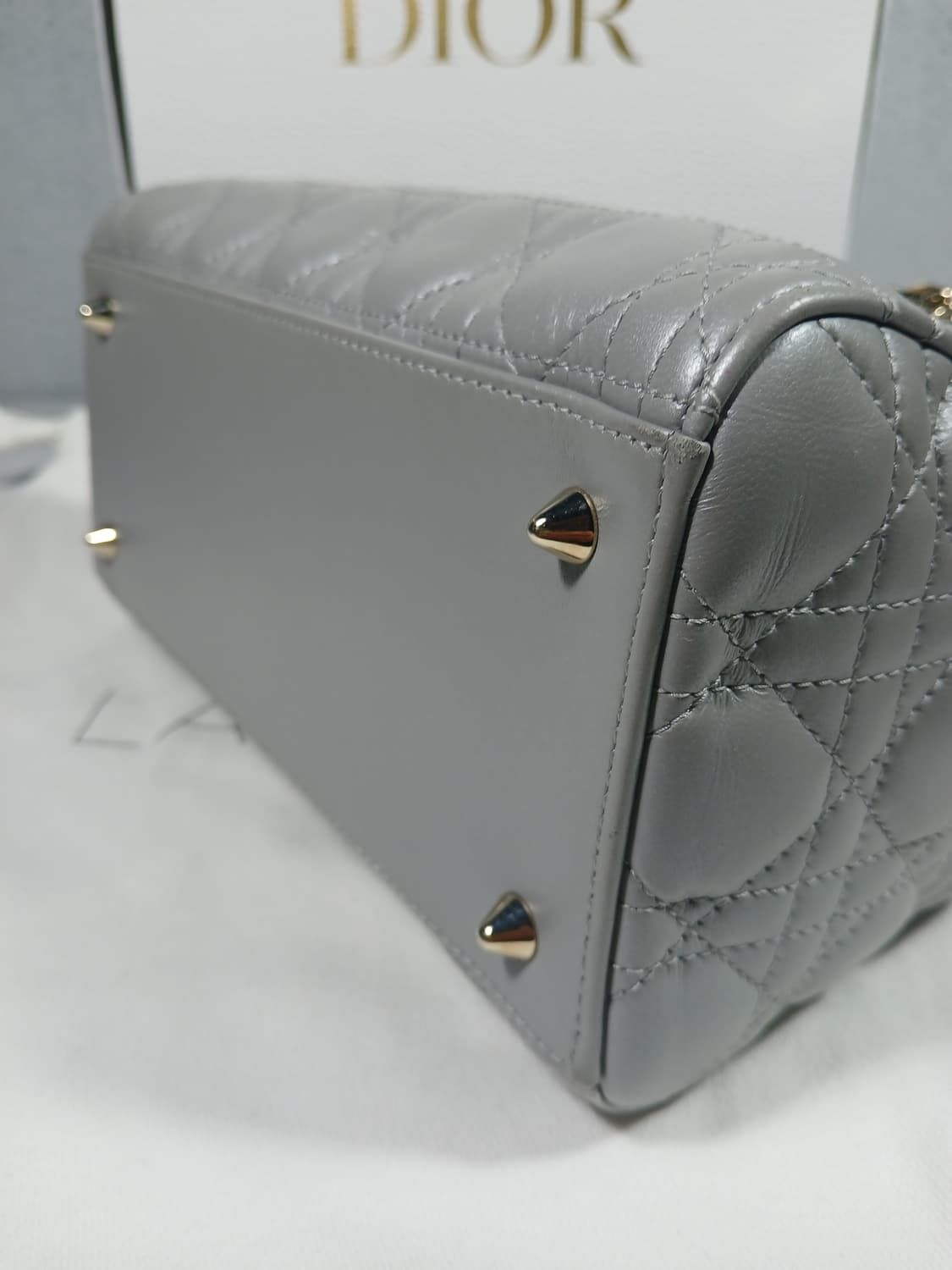 디올 레이디 토트백 미듐 M0565OBDU 상품이미지8