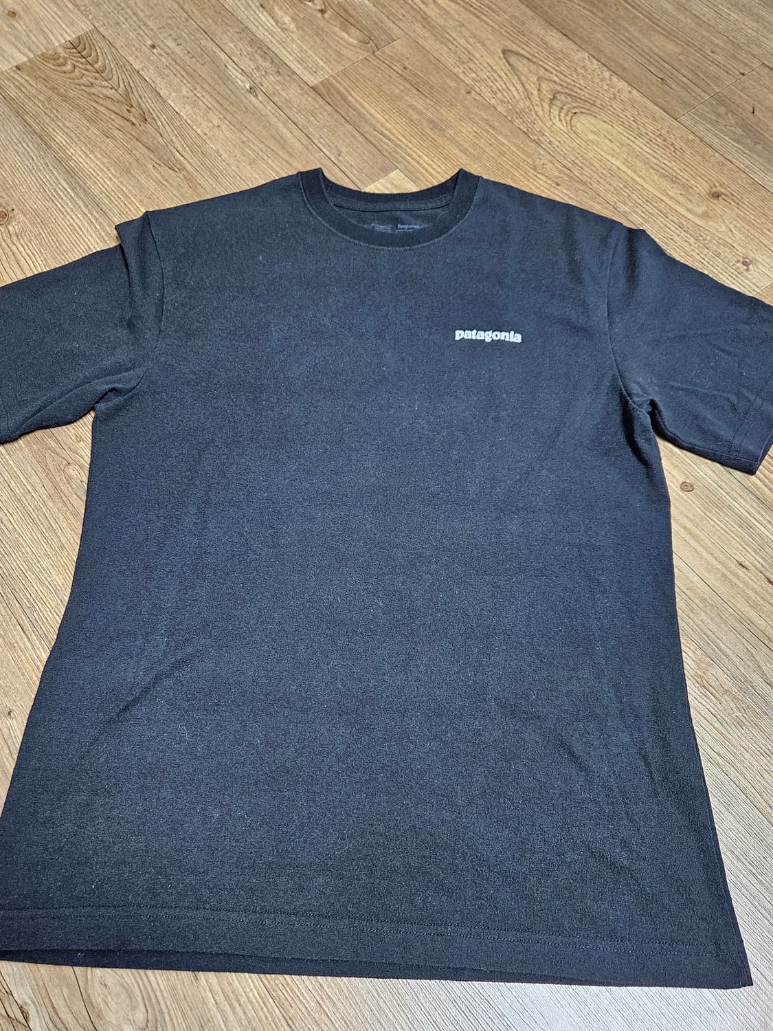 파타고니아 로고 블랙 티셔츠 m 사이즈 상품이미지1