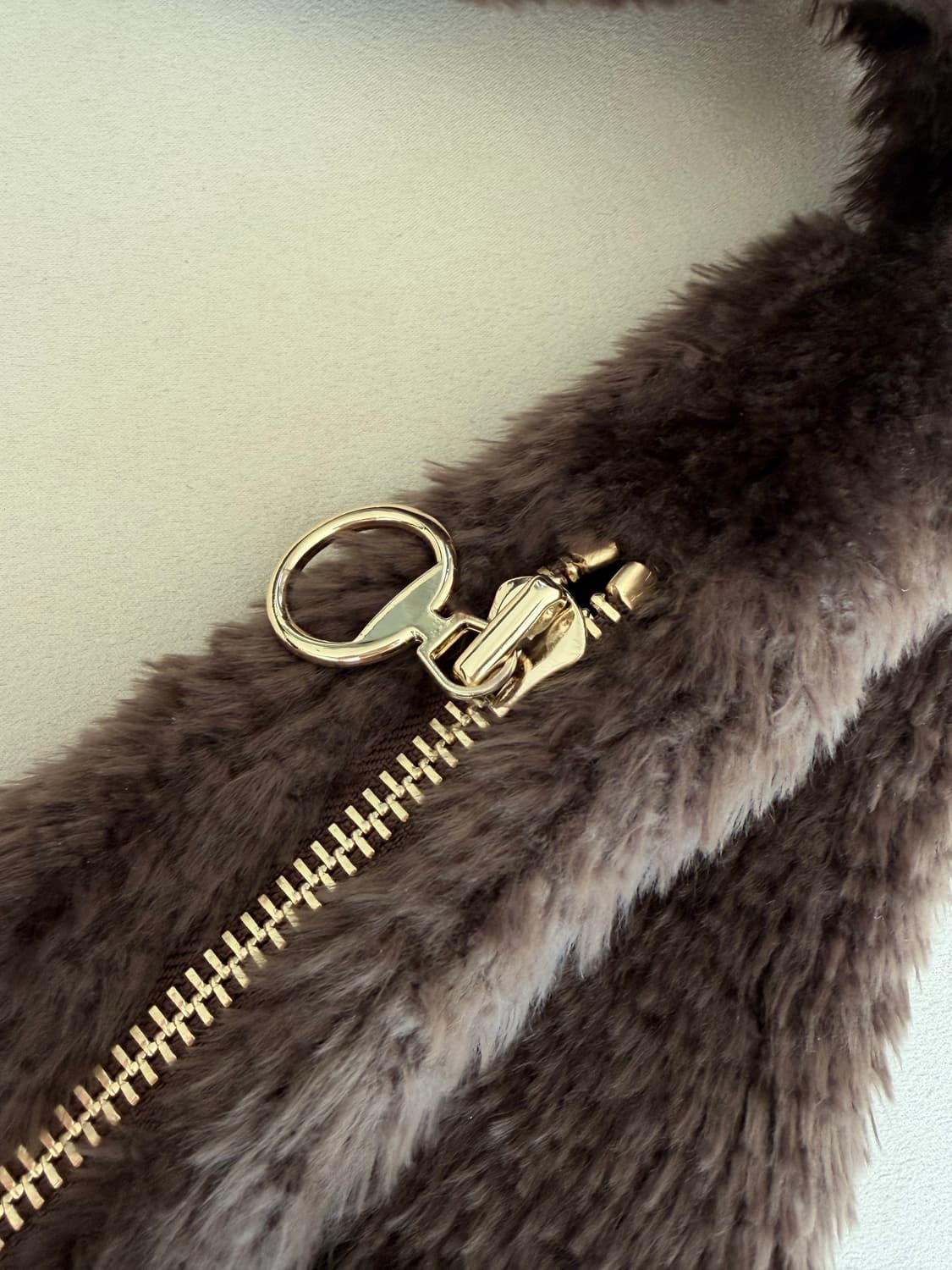 리얼 양레더 퍼 100딥브라운 크로스백 상품이미지1