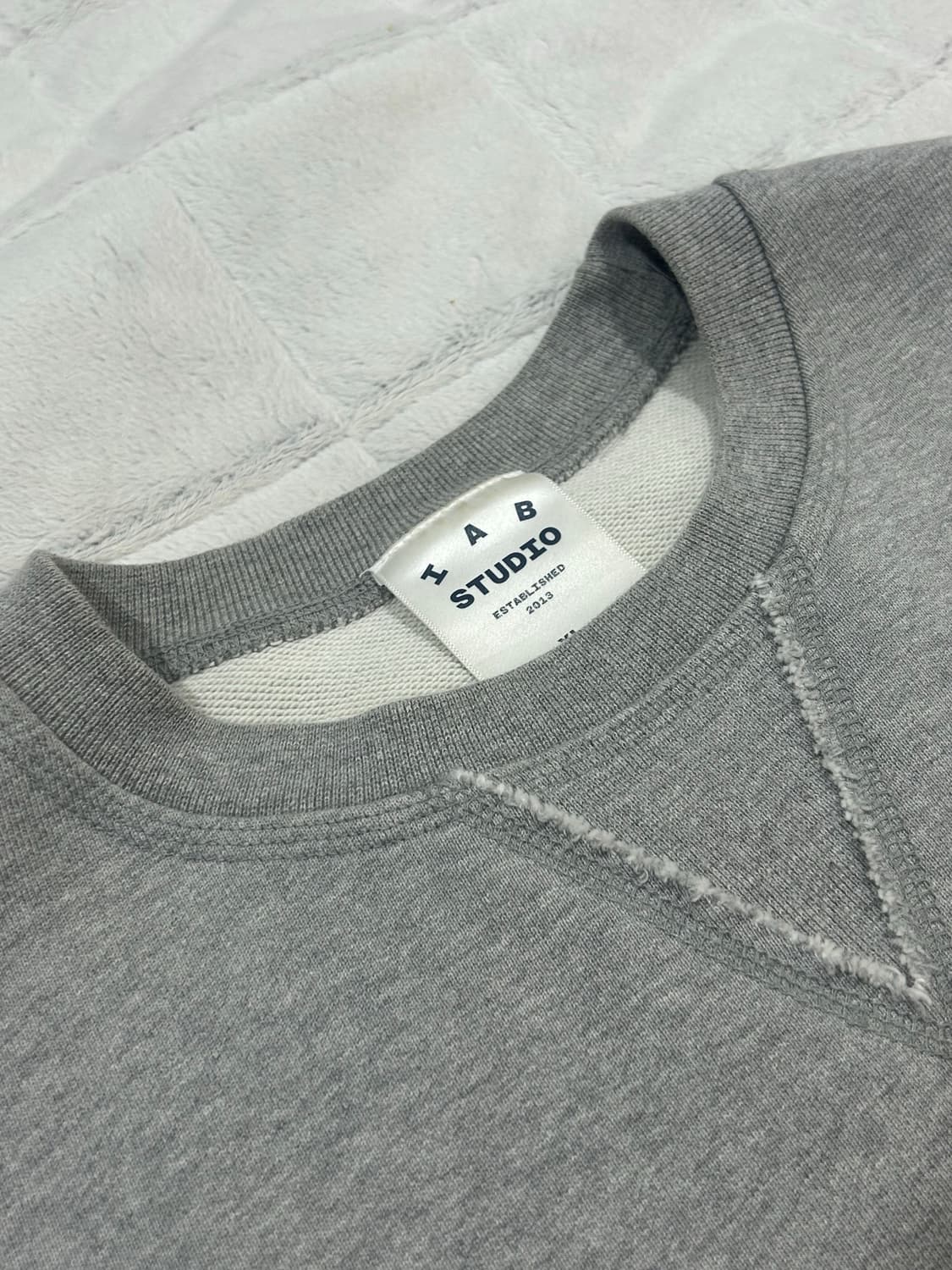 아이앱 스튜디오 헤비 숏슬리브 스웨트셔츠 그레이 - 23FW 상품이미지2