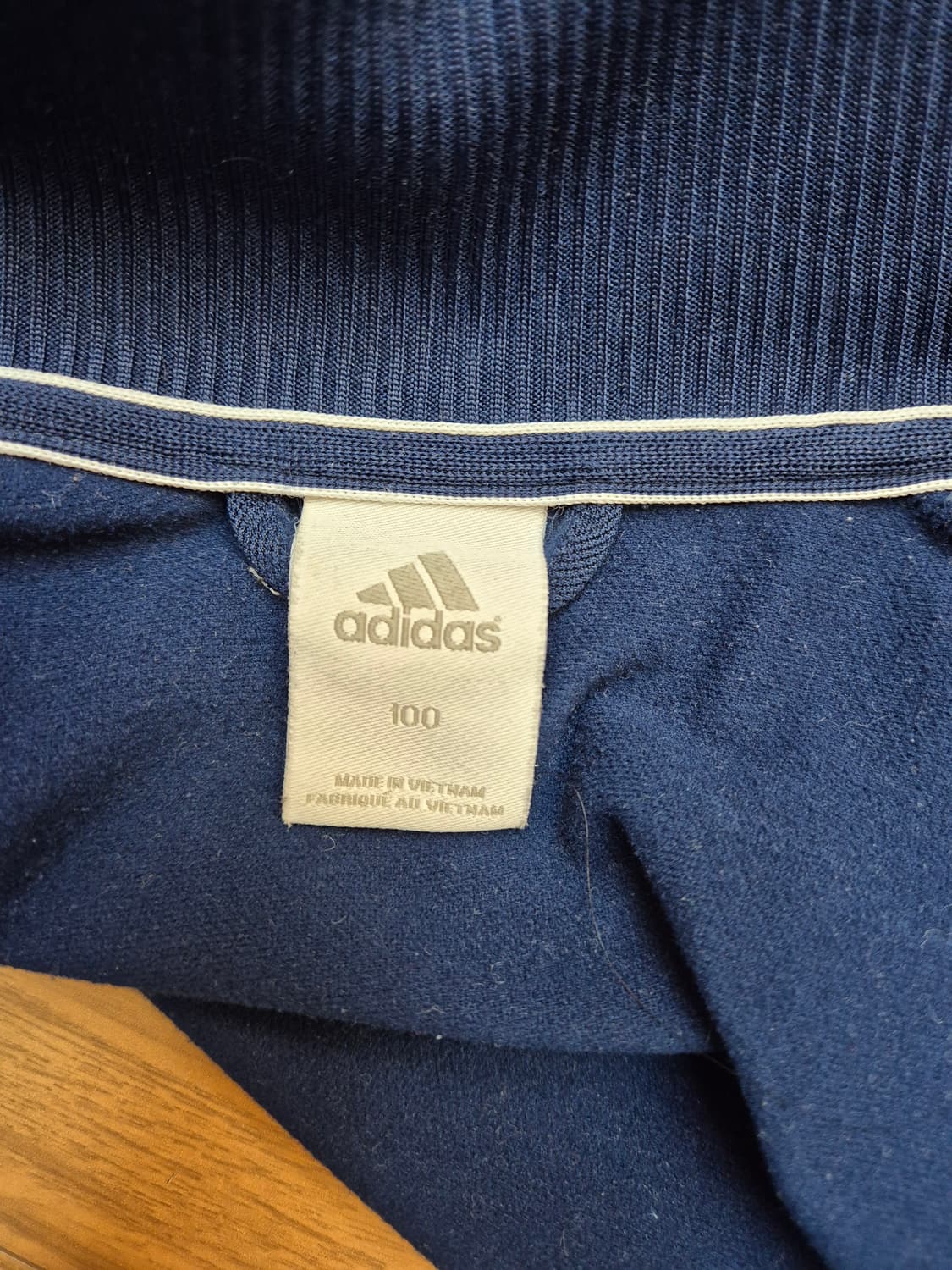 아디다스 독일 져지입니다
- 색상은 네이비이고 사이즈는 100입니다
-  상품이미지3