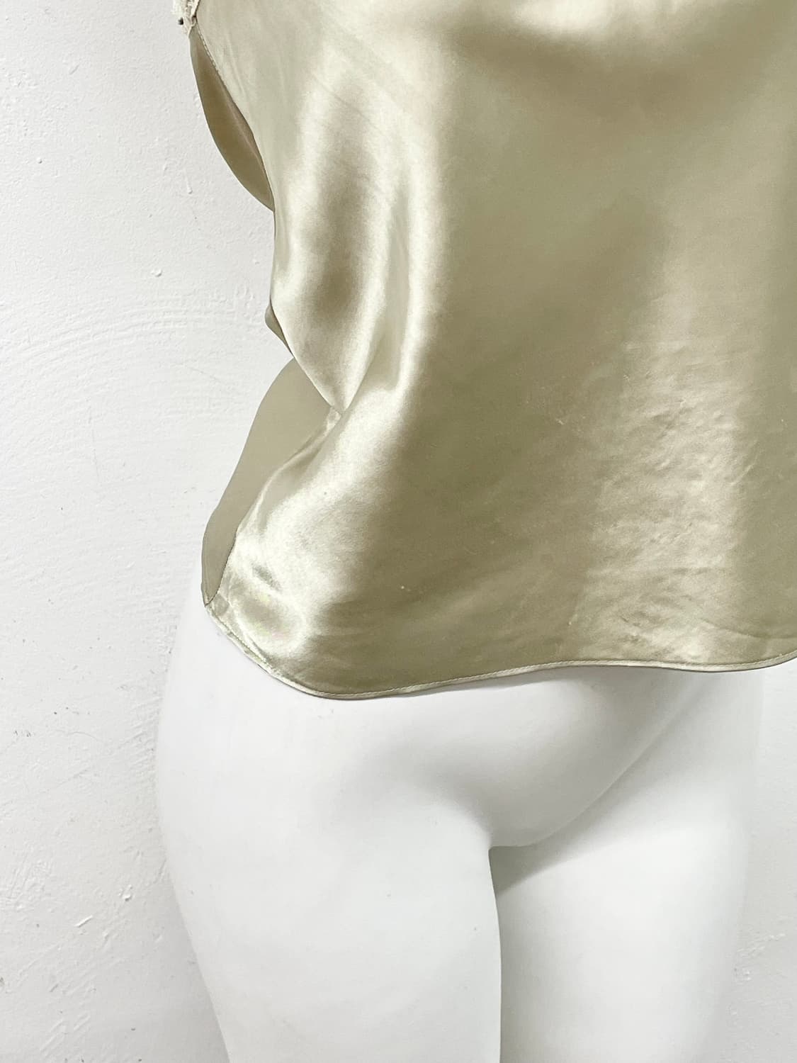 페어리 새틴 셔링 슬립 상품이미지3