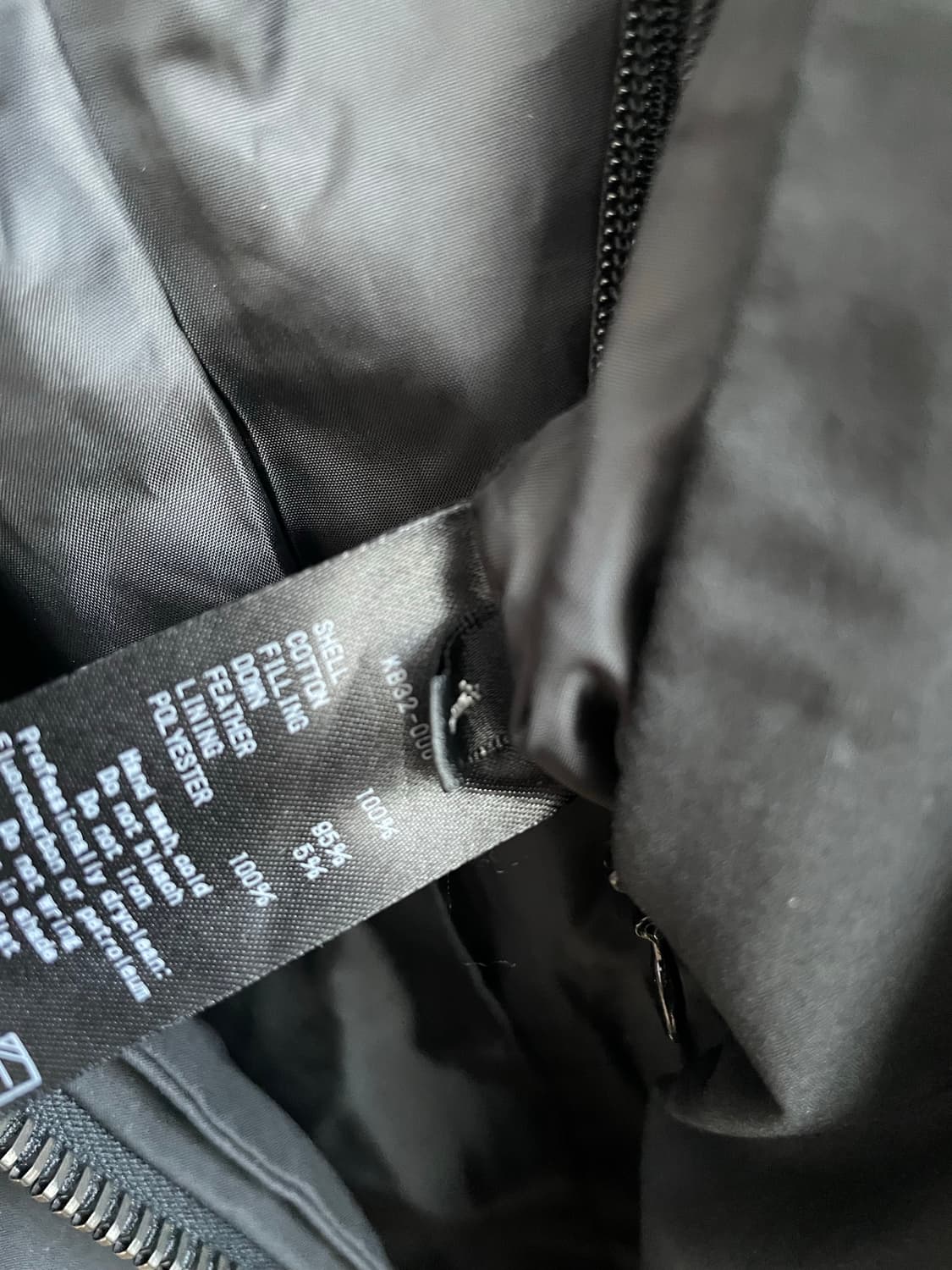 카즈유키쿠마가이 절개 후드 다운 자켓 상품이미지5