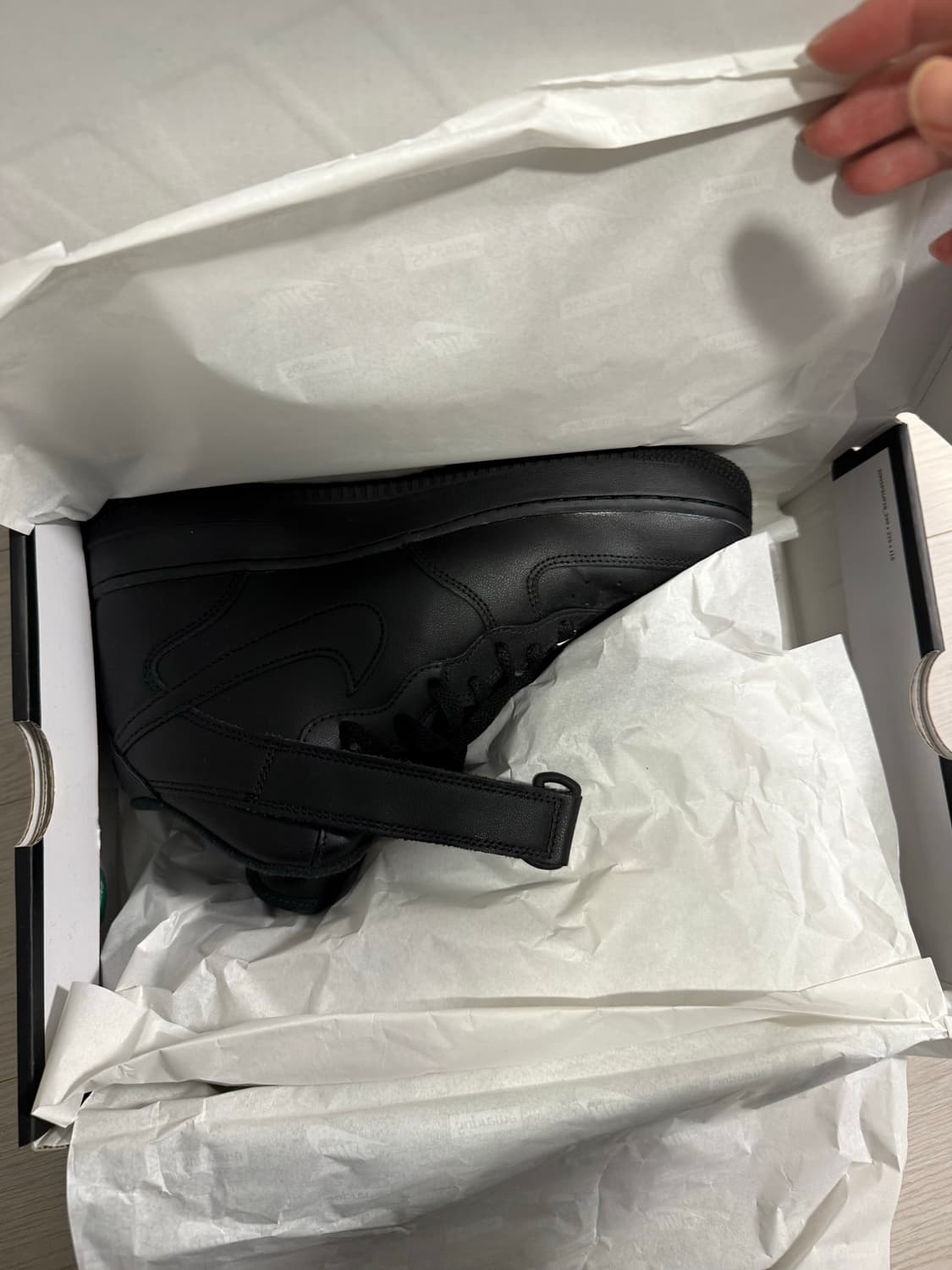 슈프림 나이키 에어포스 미드 블랙 상품이미지1