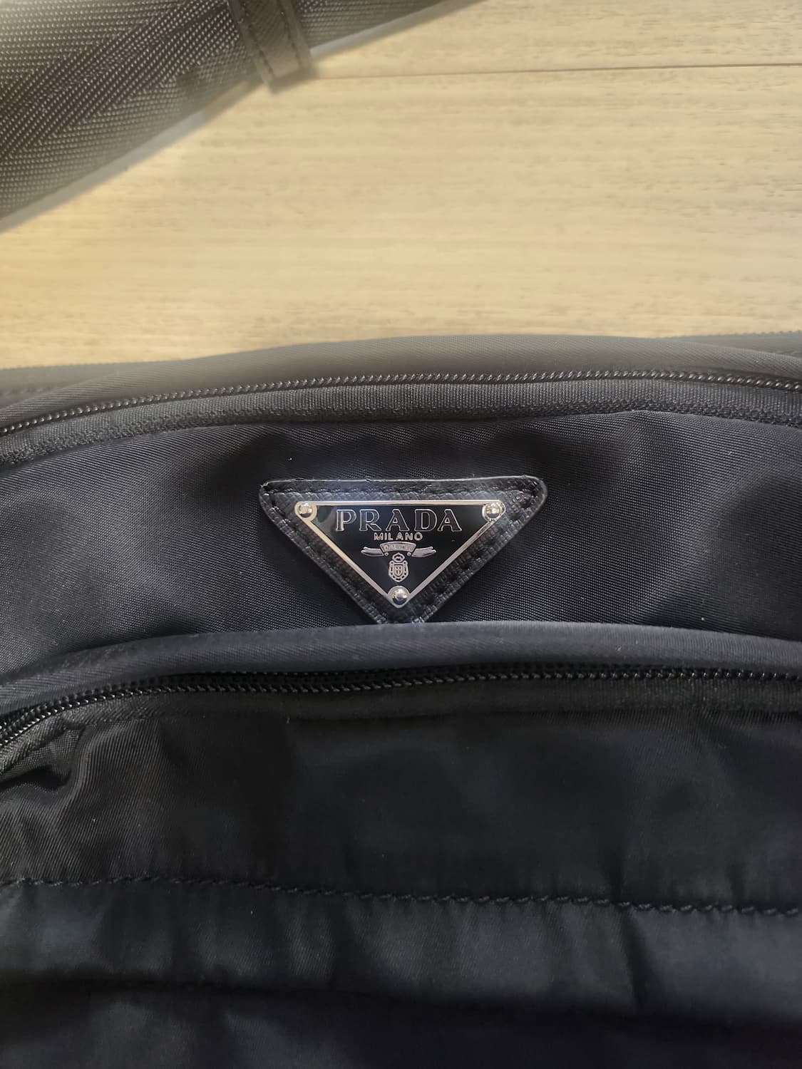 프라다 나일론 바이커백 상품이미지9